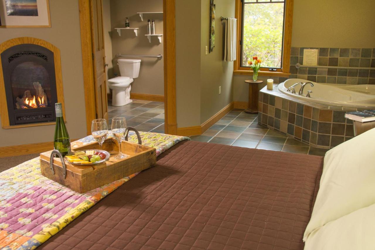 Pinehurst Inn Bed & Breakfast Bayfield Buitenkant foto