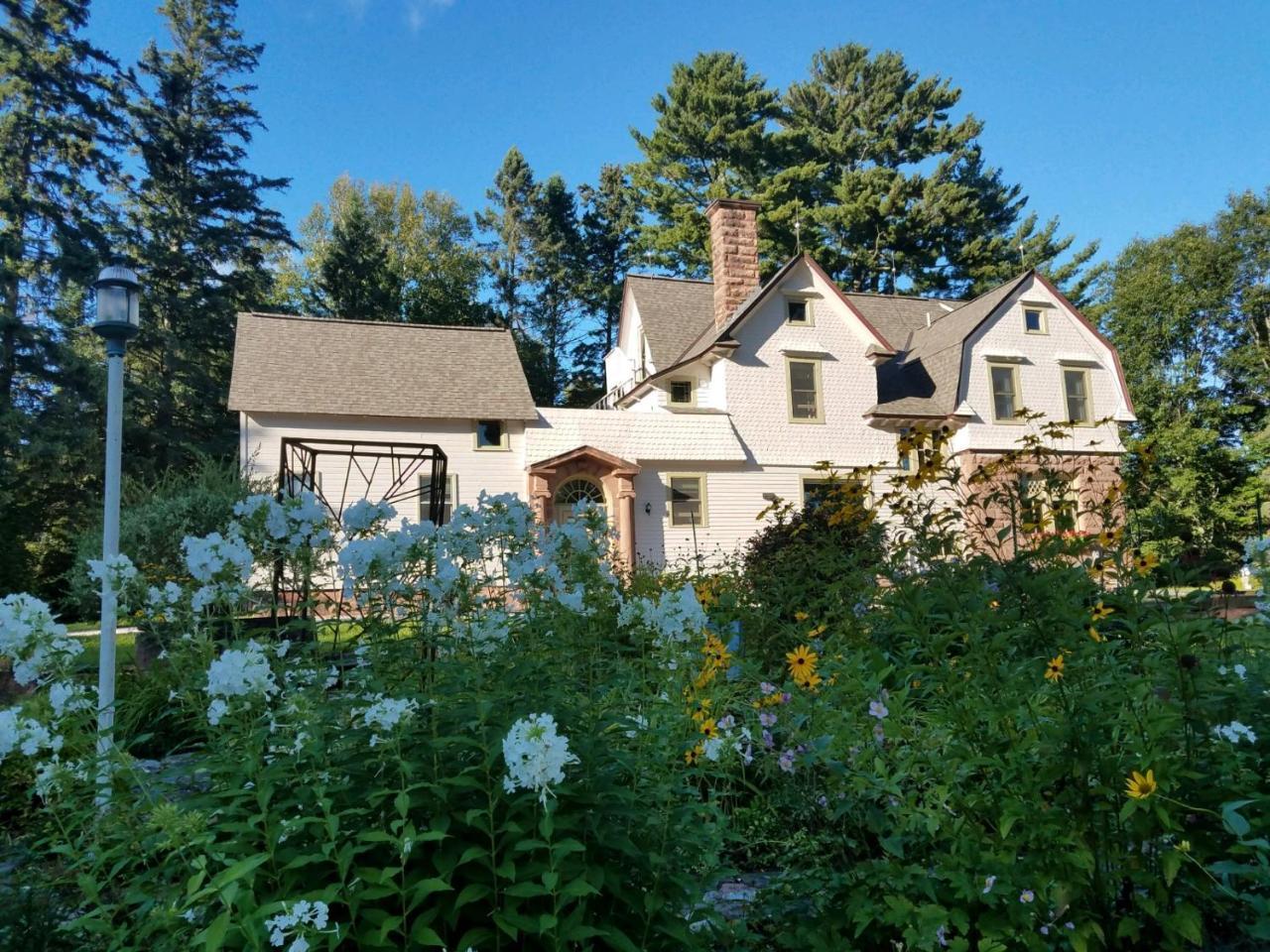 Pinehurst Inn Bed & Breakfast Bayfield Buitenkant foto